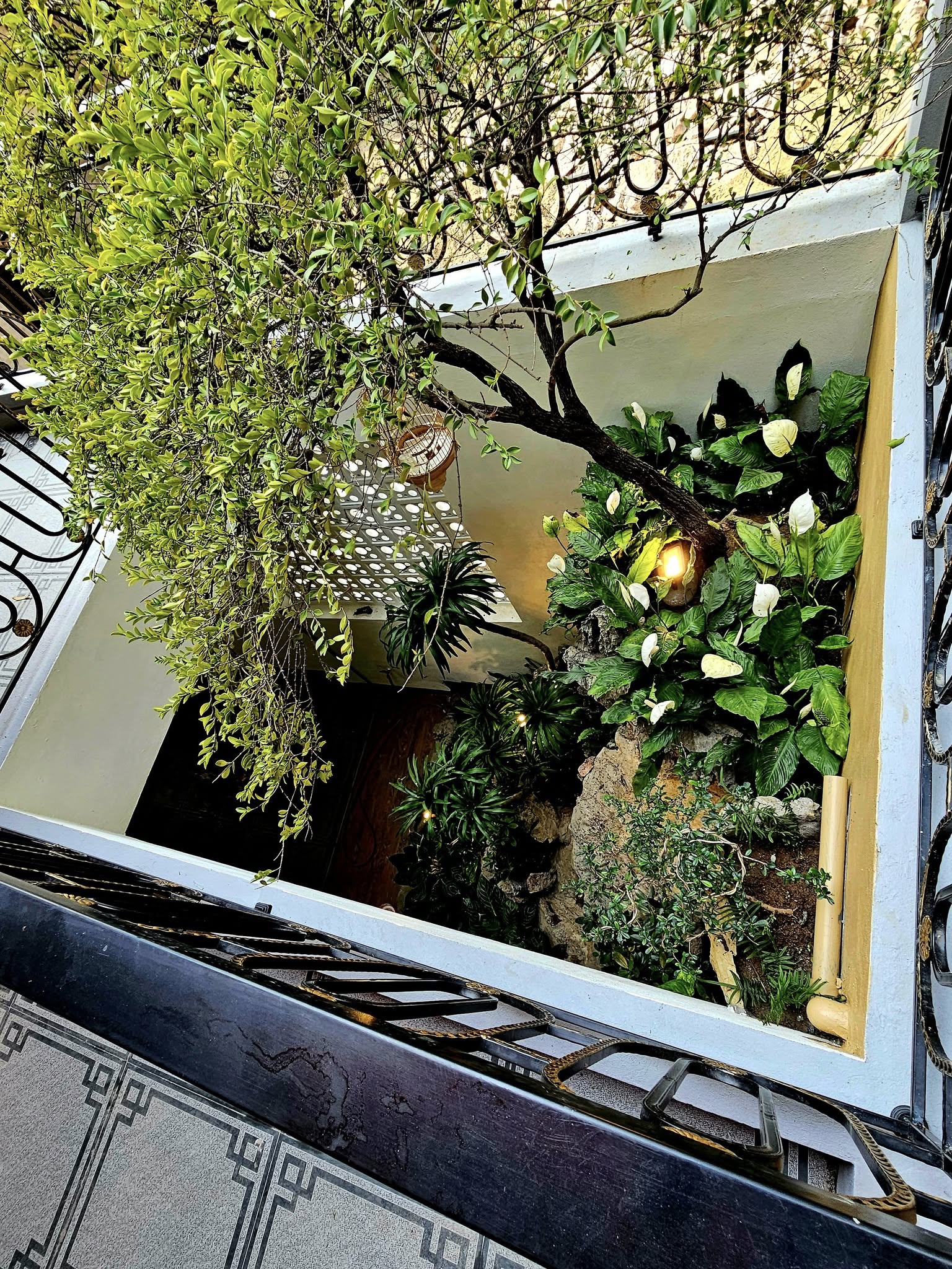 Nhà 5 tầng mặt đường Nguyễn Văn Cừ, kinh doanh tốt, gần 100m2, giá 10 tỷ