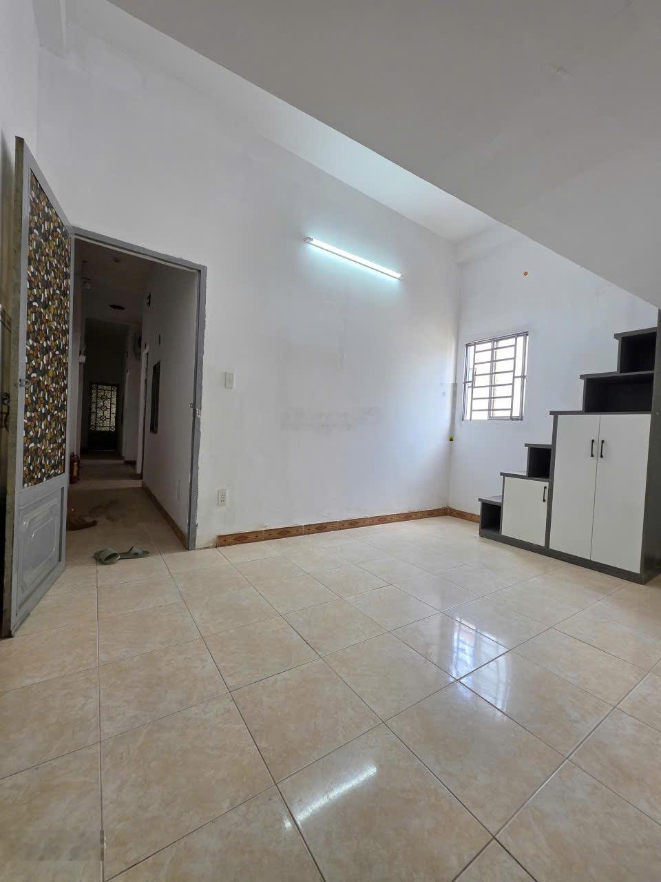 Phòng trọ 30m² gần sân bay tân sơn nhất cách nhà ga t3 chỉ 2km full nội thất giá 4.5 triệu