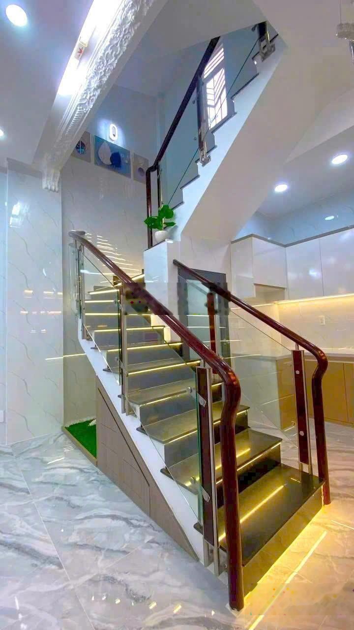 2 tỷ giảm còn 1 tỷ 890. Nhà 51m2 Dương Bá Trạc xây 4 tầng, hẻm 5m thông ra Tạ Quang Bửu. Sổ sẵn