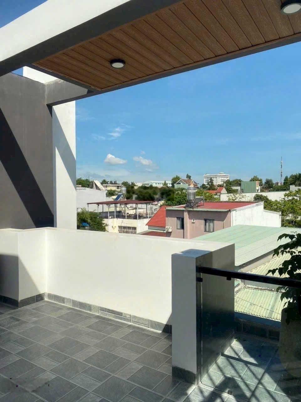 CHO THUÊ NHÀ 1 TRỆT 2 LẦU HẺM 385 GẦN CHỢ PHÚ HOÀ Nhà đẹp Full nội thất Chỉ việc xách vali