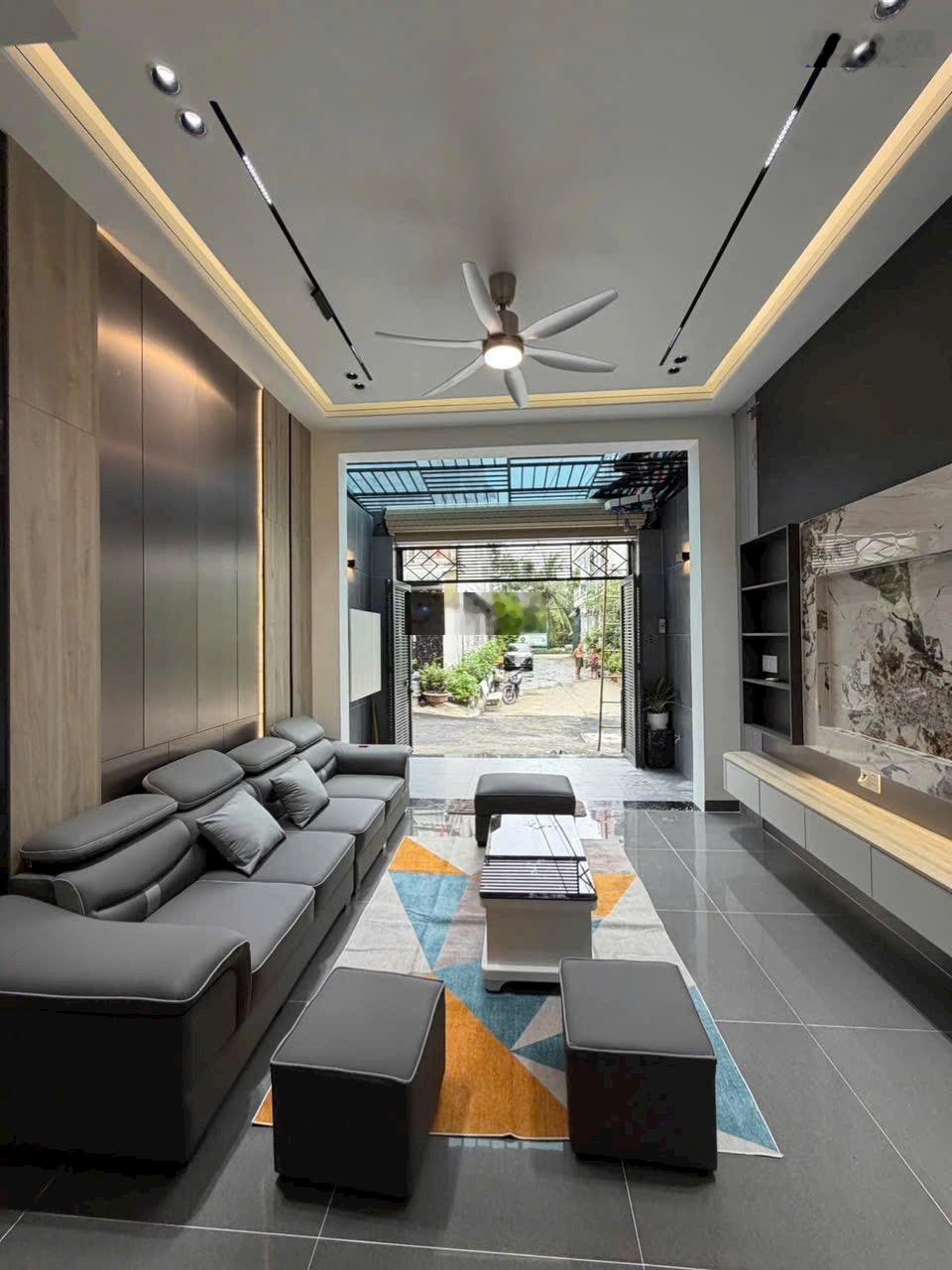 Nhà xây mới 100% 2 lầu đường xe hơi giá chỉ 4 tỷ 850