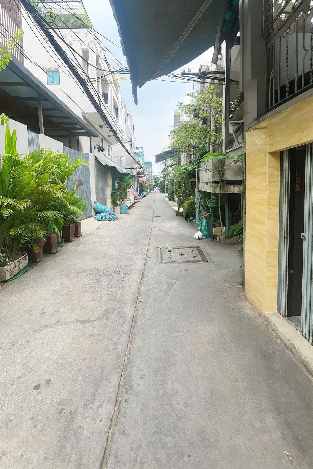 Hơn 8 đồng (tl) vòng xoay phú lâm, đ. hậu giang, quận 6 - ngang lớn hơn 5m