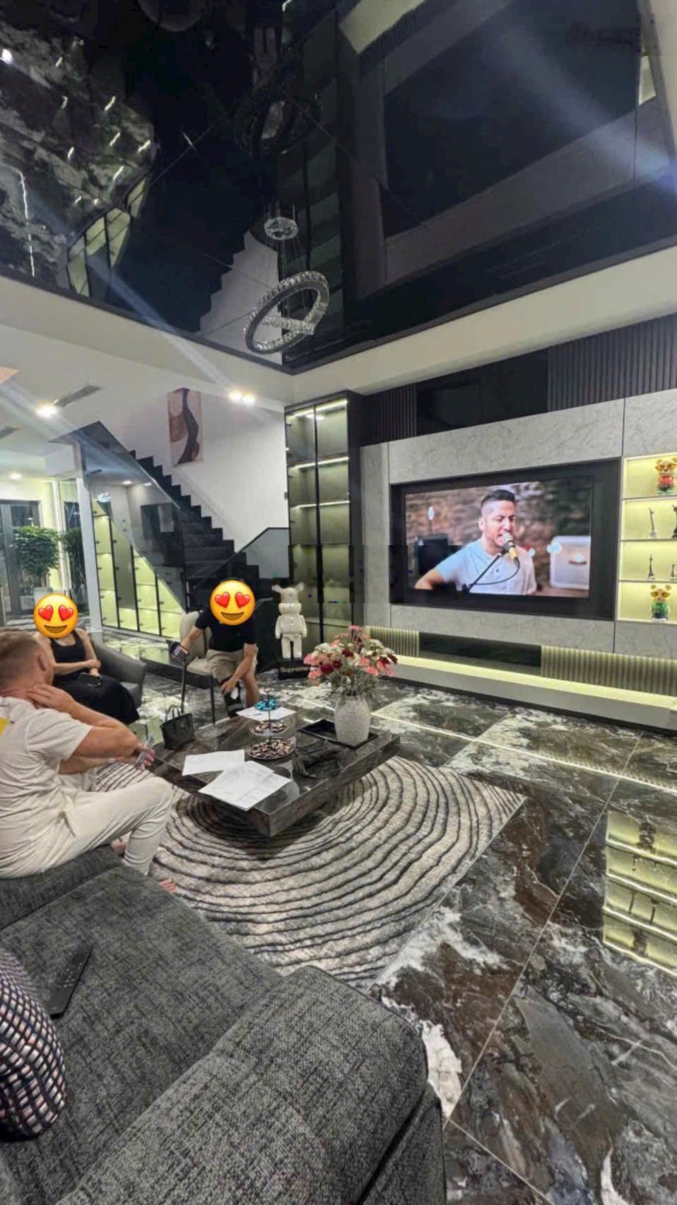 Bán nhà 3 tầng đường 18m Mỹ Gia Gói 8 - đang cho thuê 45tr/tháng, hướng Đông Nam