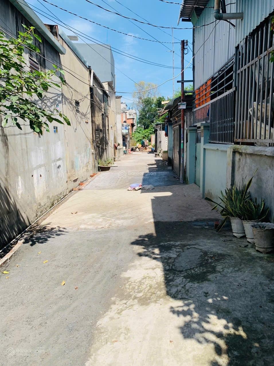 Bán nhà chính chủ 65m2, 2PN, gần chợ, Sổ riêng giá 2.95 tỷ. TP Dĩ An, Bình Dương