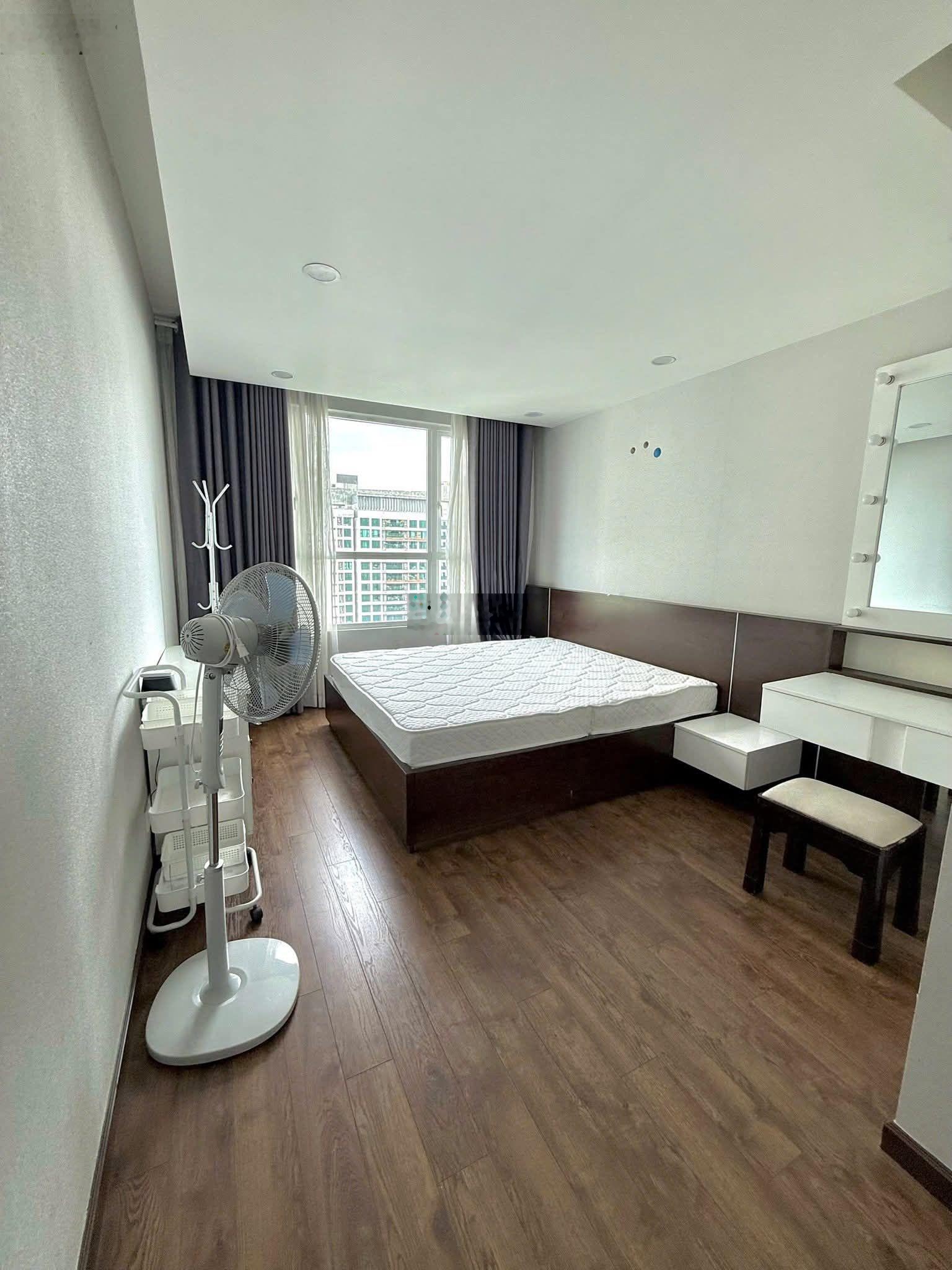 Vista Verde cho thuê căn 2PN giá tốt DT: 82.6m2 2PN, 2WC - nội thất: Full nội thất giá 18tr