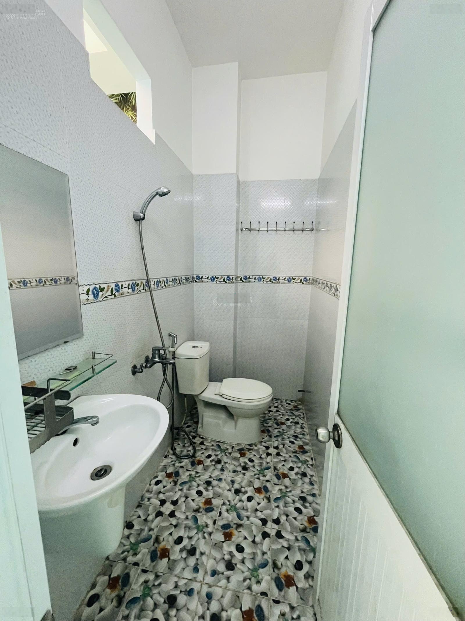 Cho thuê nguyên căn sát mặt tiền 1034 quang trung, p8, gv - dt:4x20m, trệt lầu: 4pn, 2wc - giá 10tr