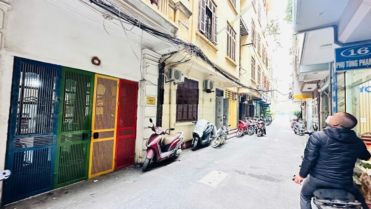 Bán nhà đẹp 4 tầng phân lô ô tô vào nhà ngay đầu ngõ 6 phố Vũ Hữu - HN DT 39/45m2 MT 3,7m giá 18 tỷ