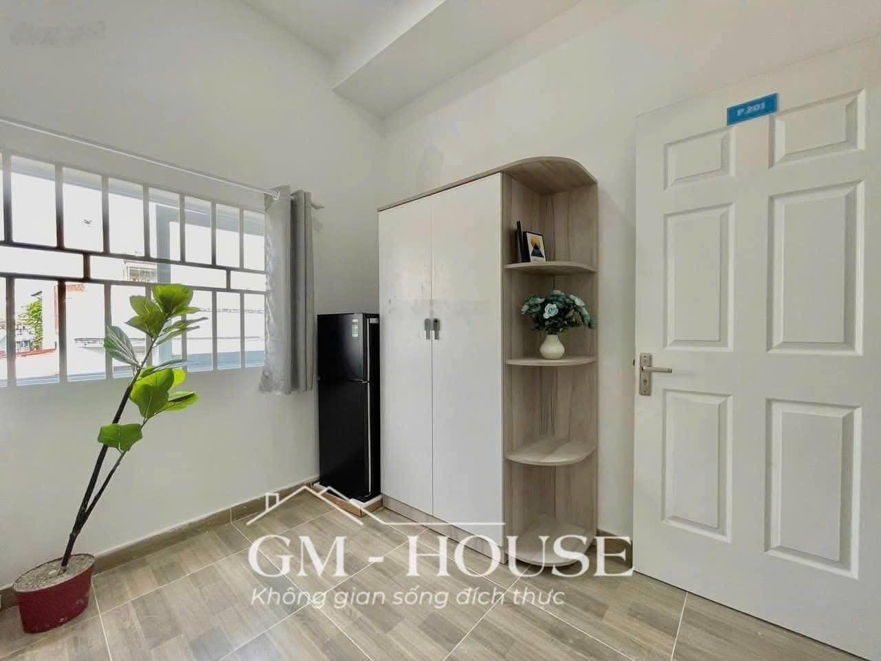 Phòng Cho Thuê Bình Thạnh_Cửa sổ thoáng Full nội thất_Thang máy gần chợ Bà Chiểu, Q1_Cam kết y hình