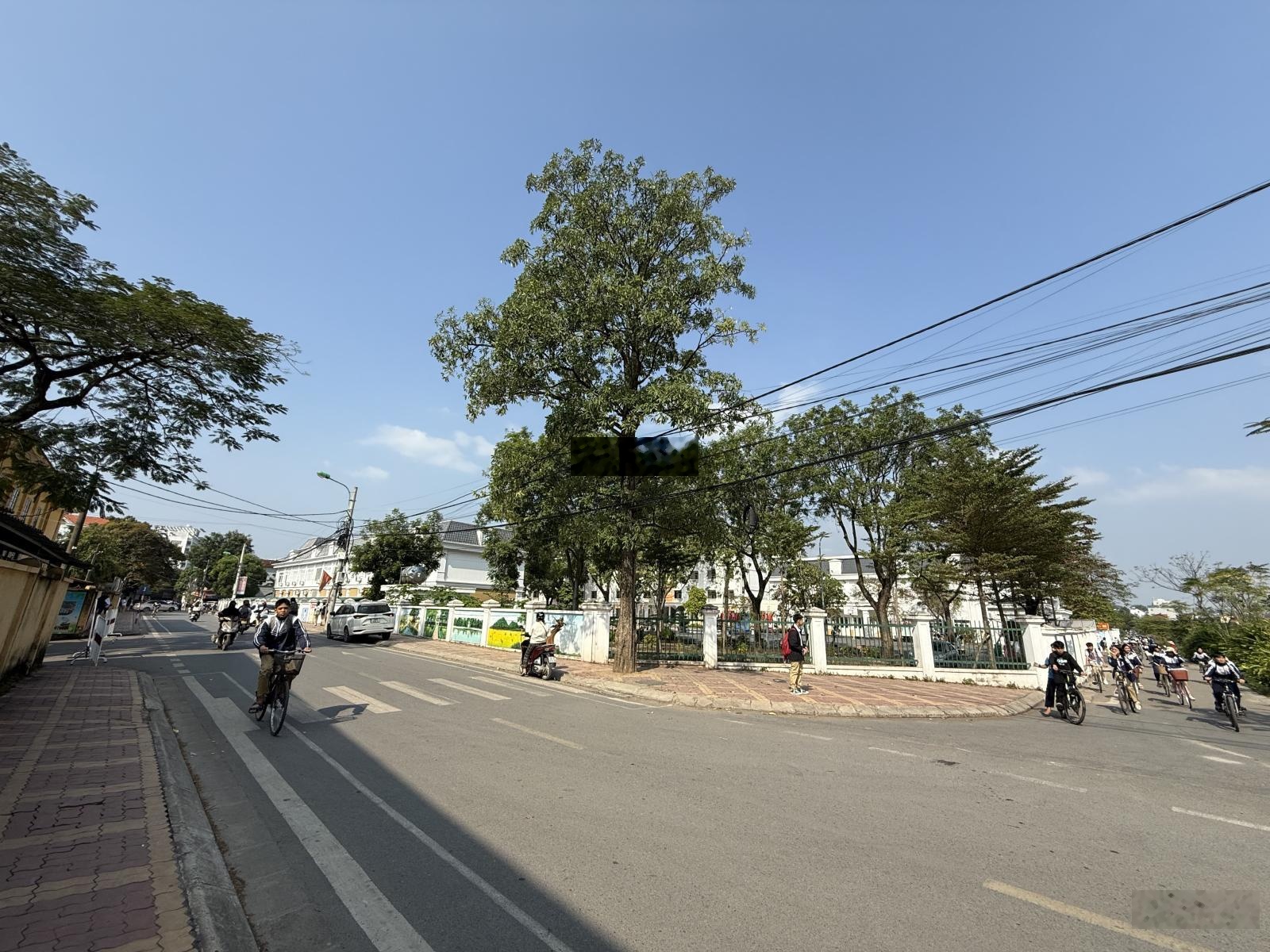 Bán đất thị trấn Sóc Sơn - trục chính cả khu 1 nhà bán - 167m2 - giá hơn 8 tỷ