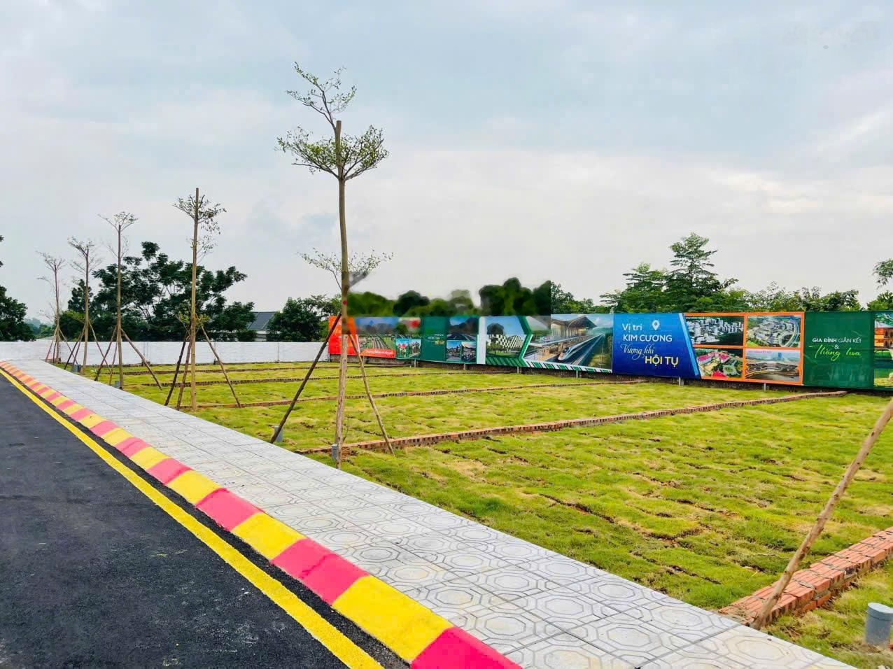 Em chính chủ bán lô đất Phú Cát nằm trong lõi khu đô thị vệ tinh Hòa Lạc sát tổ hợp y tế và ĐHQG HN