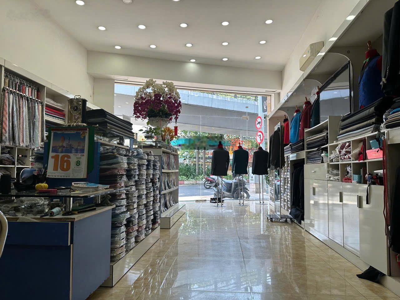 Duy nhất căn nhà 2 mặt tiền trước sau đường 3/2, ngang 6 x dài 25, 3 tầng, nội thất giá chỉ 31 tỷ