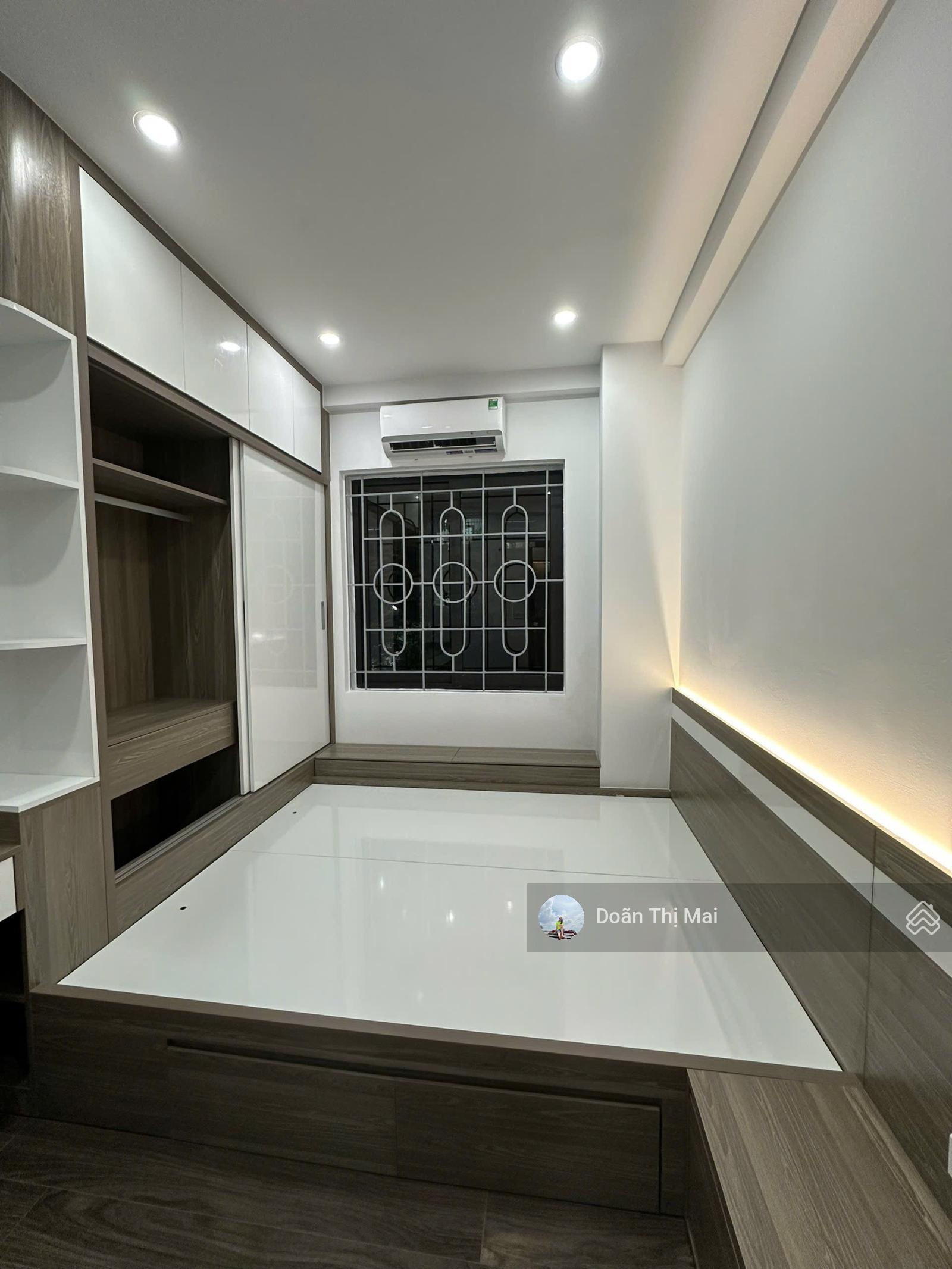 Bán gấp CC Hateco, view hồ Yên Sở, 2PN, P khách có ban công, giá 4,5 tỷ