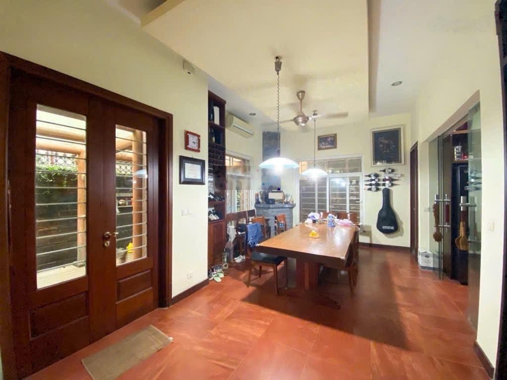 Bán Biệt thự 145m2 Nam Từ Liêm Bán gấp, nhà đẹp, ô tô tránh, pháp lý rõ ràng hàng hiếm Giá 44 tỷ