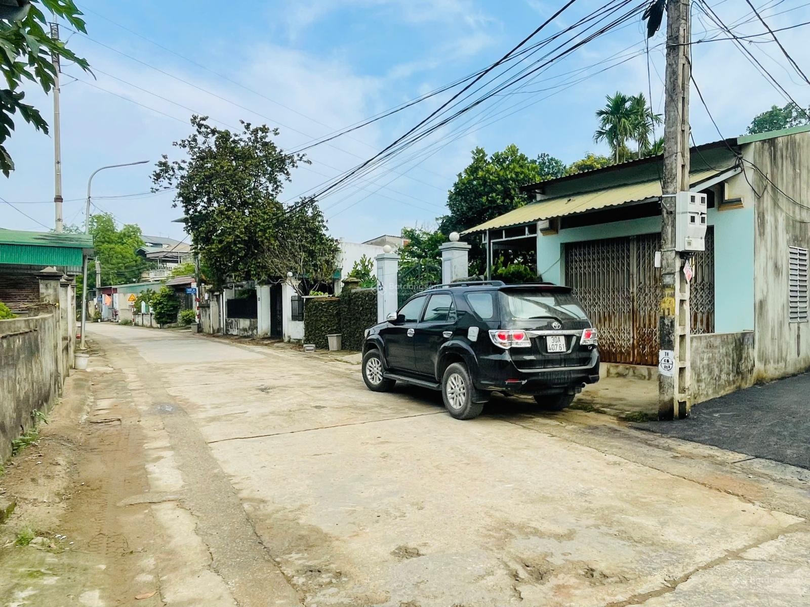 Bán lô đất tại xã Phú Cát mặt đường trục chính kinh doanh giá chỉ gần trung tâm Hoà Lạc và đường 21