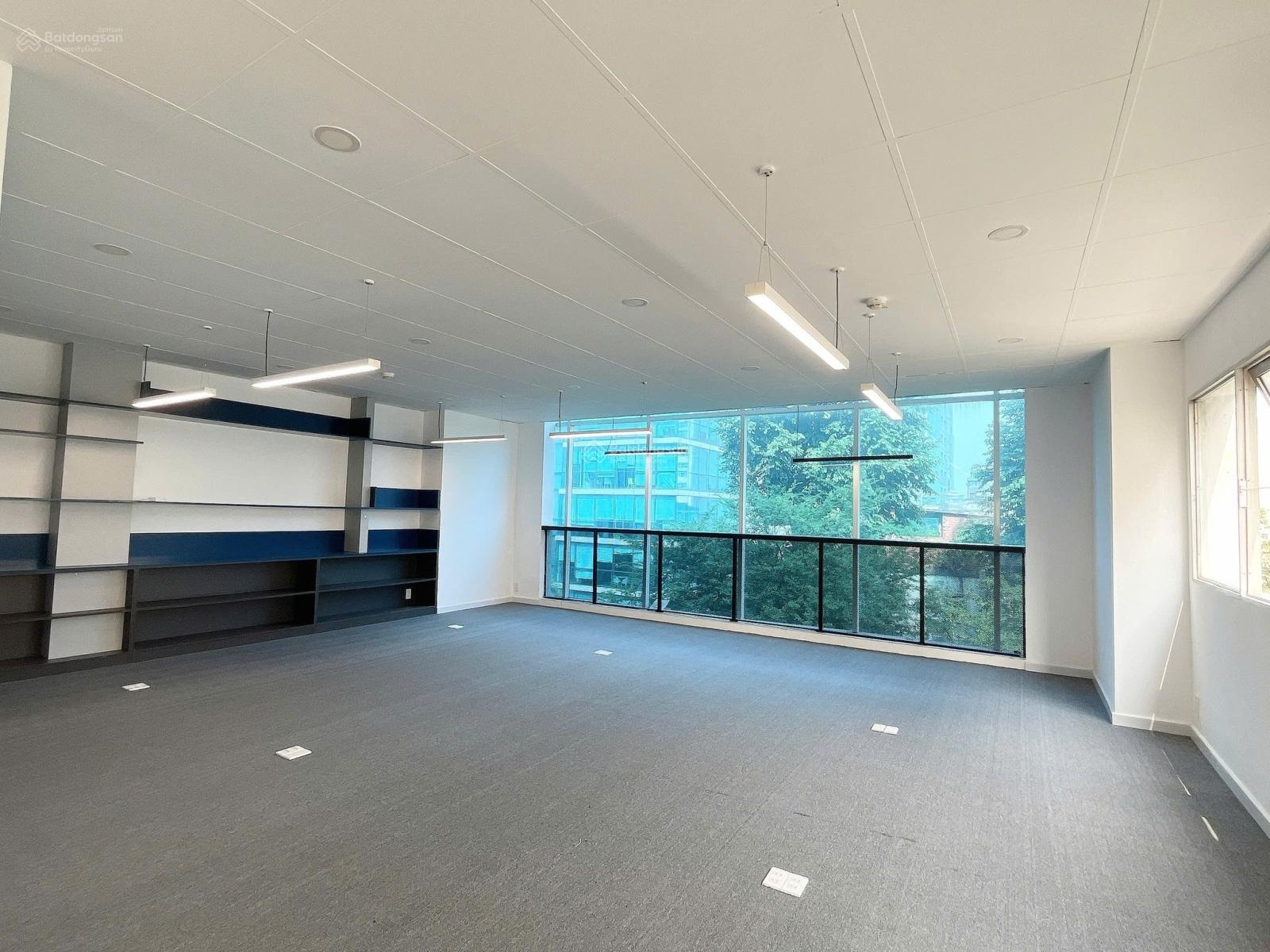 Văn phòng 320m2 Ngoại Giao Đoàn full đồ cho thuê giá 13USD