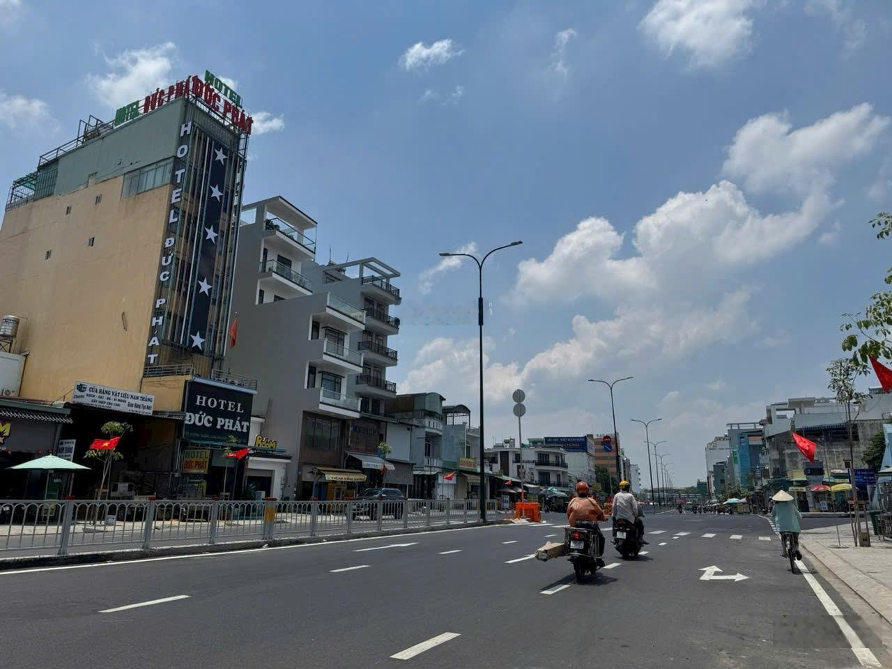 496 Dương Quảng Hàm, Phường 6, Quận Gò Vấp DT 10x52m, giá còn 53 tỷ TL