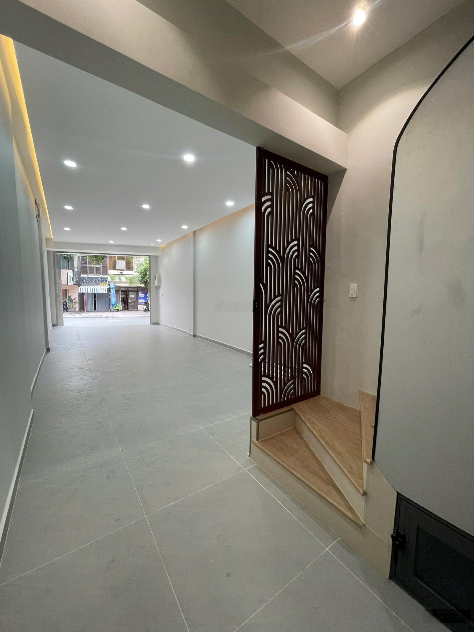 Bán gấp nhà mặt tiền P. Bến Thành Quận 1 DT 4,3 x 15m kết cấu 4 tầng nhà mới HĐT 70 triệu giá 36 tỷ