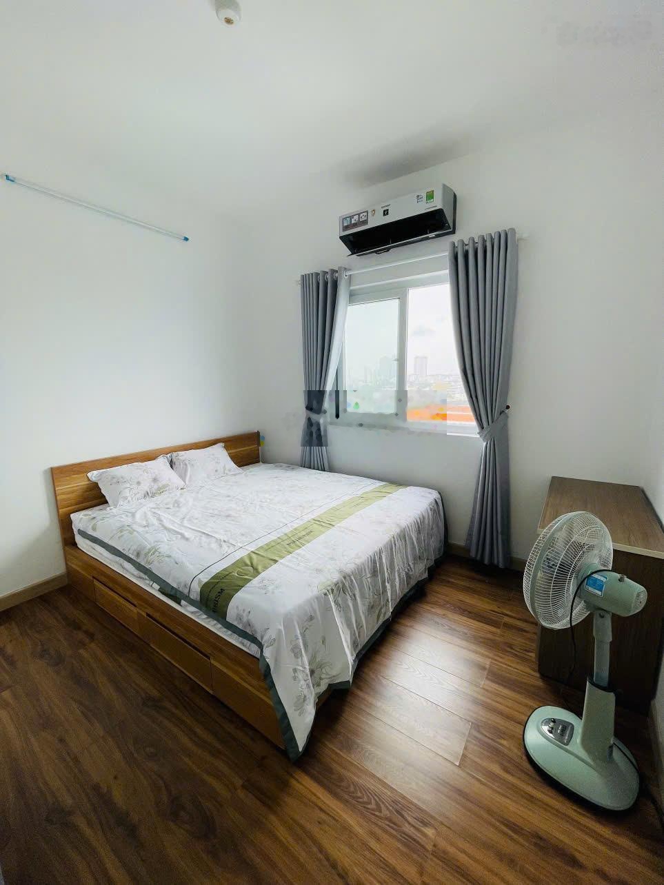 Bán gấp căn hộ Hoàng Quân view xéo biển và núi Cô Tiên D/T 65,8m2, 2PN, nội thất như hình, 2tỷ150tr