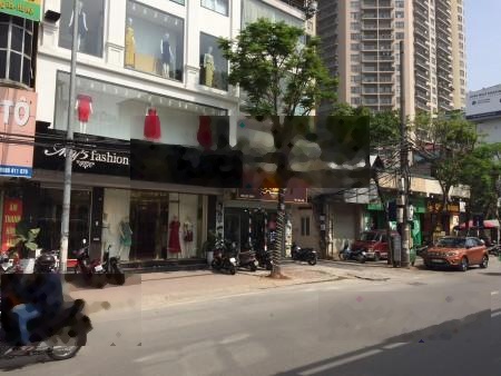 Cho Thuê Nhà Mặt Phố Láng Hạ - 60m² - 4 Tầng Mặt tiền 4.2m - Giá 40 Triệu/Tháng