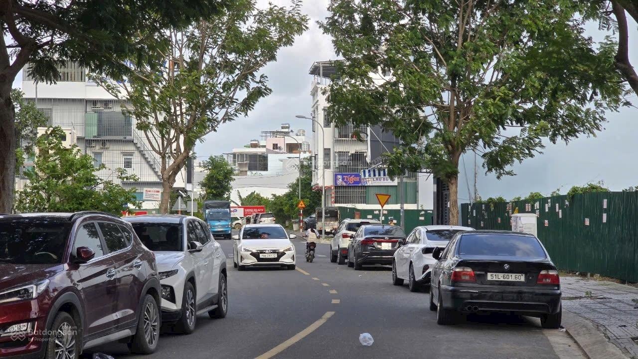 Bán nhanh lô góc siêu phẩm đường số 15 thuộc KĐT HQ1. Diện tích: 262m2 (3 mặt tiền)