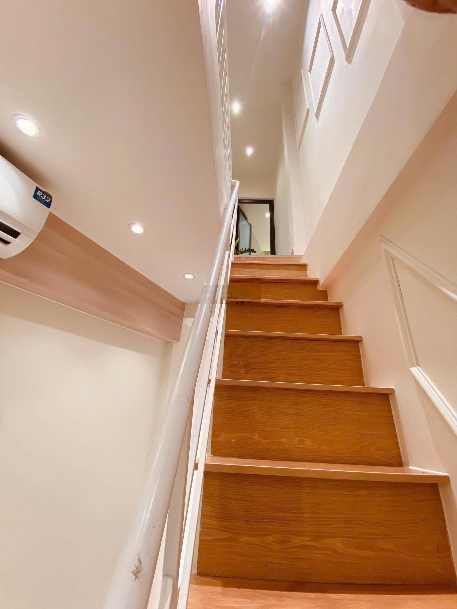 Cho thuê nhà trọ nhỏ 9 tr/ tháng phan văn trị bình thạnh