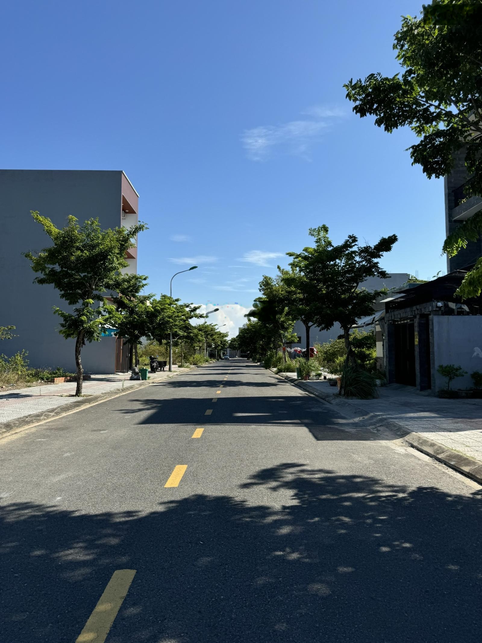 Chính chủ bán nhà 4 tầng đảo Vip Trung Lương 12 bên khu Euro 2 full nội thất, xây tâm huyết để ở