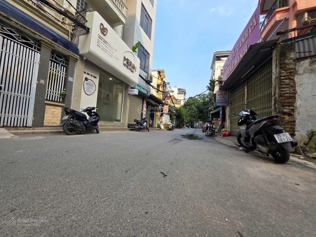 Mặt ngõ thông_ kinh doanh_ trước nhà oto dừng đỗ gần hồ _ view thoáng vĩnh viễn , 2 mặt đường trướ