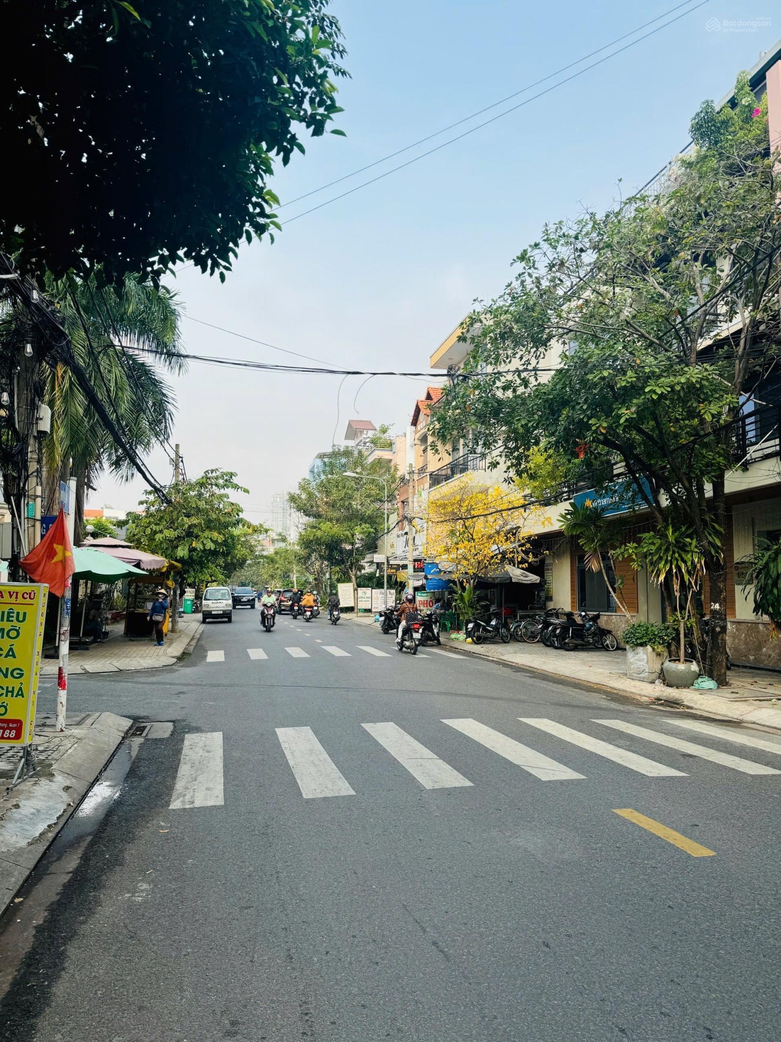 Bán nhà mặt tiền kinh doanh đường số 40 phường tân phong, quận 7 shr 108m2