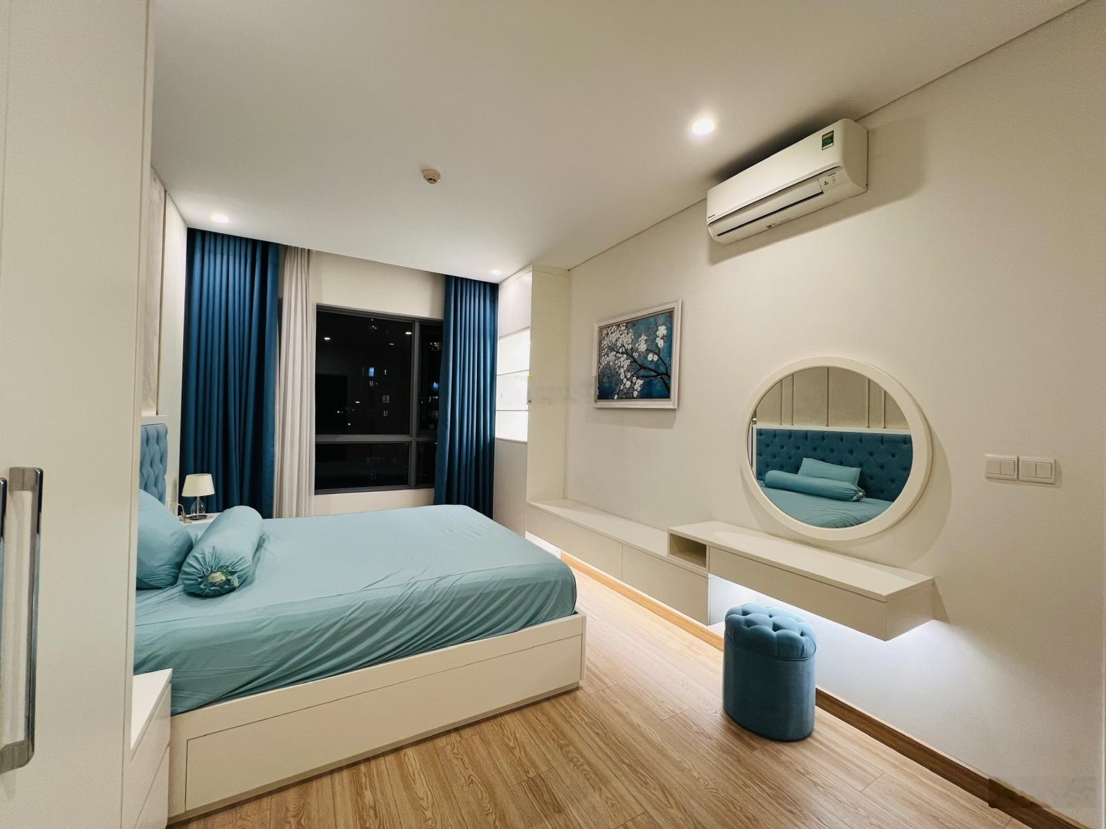 2PN-2WC Trống sẵn nội thất đẹp, view 2 mặt sông + hồ bơi giá chỉ 26 triệu / tháng