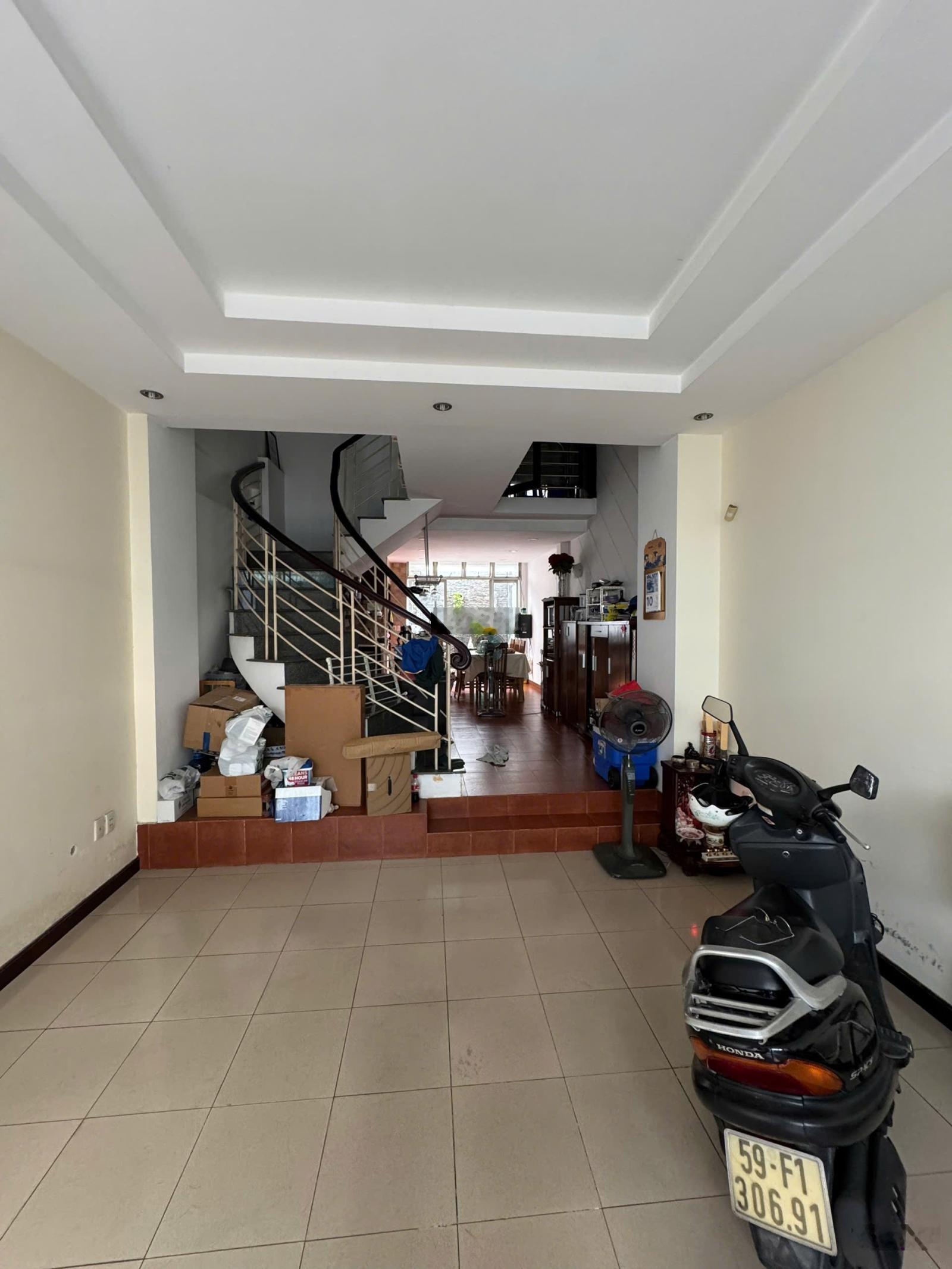 Nhà Hẻm xe hơi 18Bis Nguyễn Thị Minh Khai, Q1 (4*20m) Trệt 2 lầu st - Giá 35 triệu