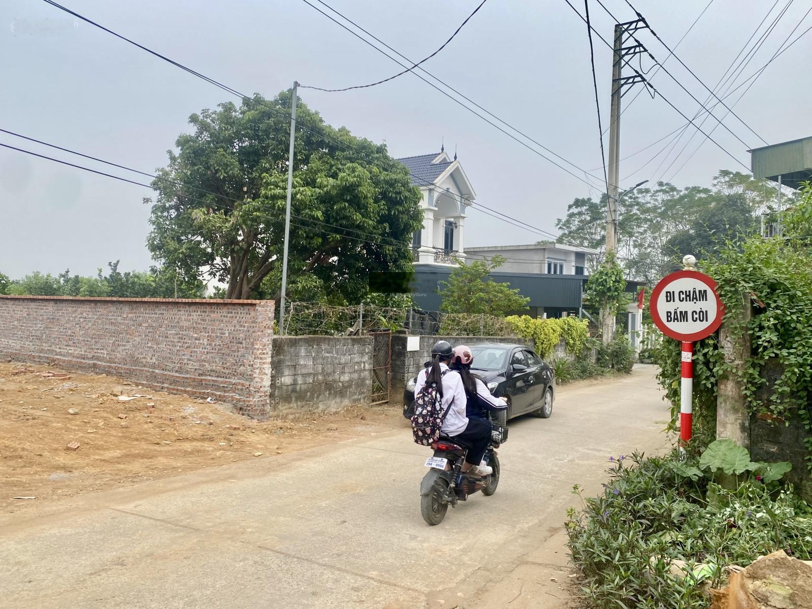 Bán đất tuyến 2 đường tỉnh 87, Ba Trại, Ba Vì. Đầu tư sinh lời cao. DT 360m2, 3.65 tỷ