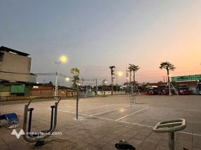 Bán gấp mảnh đất thổ cư tặng căn nhà 1 tầng View sân chơi tại thôn Thuận Tiến, Dương Xá, Gia Lâm