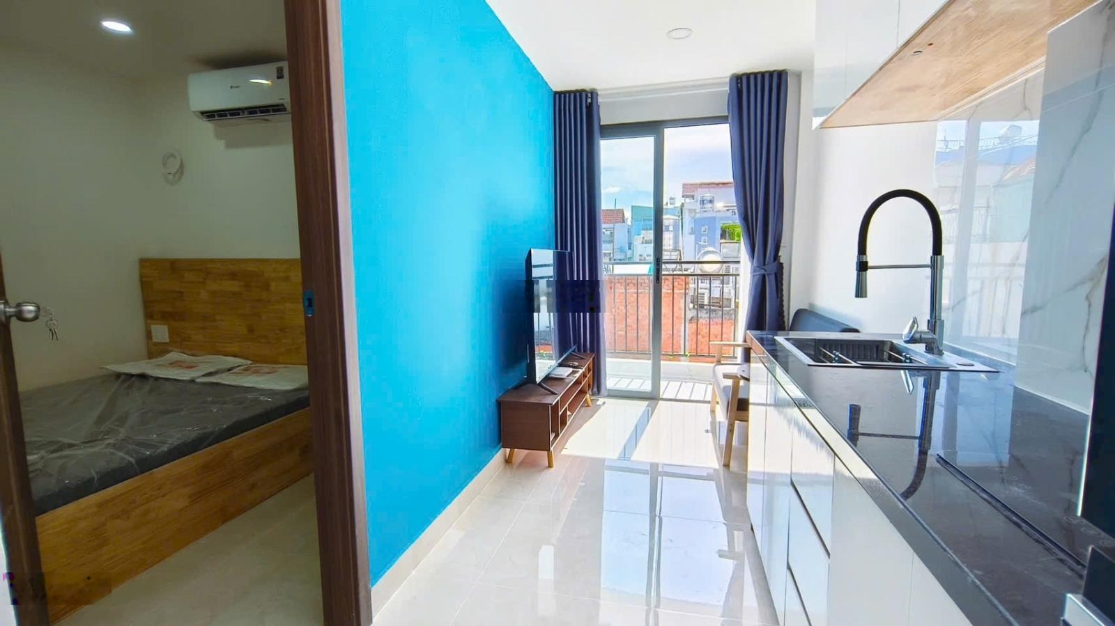 Phòng Ban Công Tách Bếp Full Nội Thất Giáp Quận 1