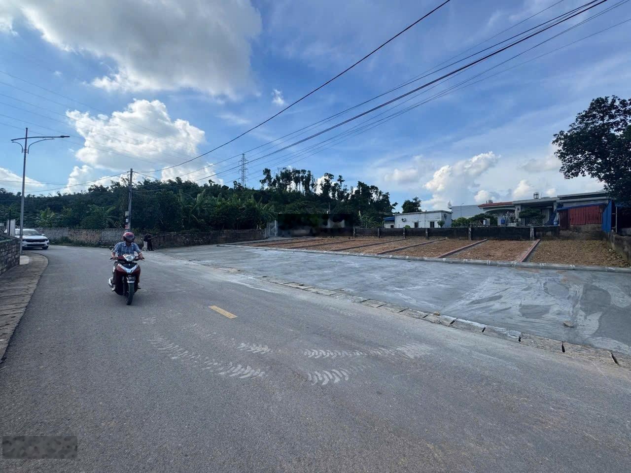 Đất chính chủ mặt đường nhựa rộng 15m tại Việt Khê (Thuỷ Nguyên) chỉ 690tr