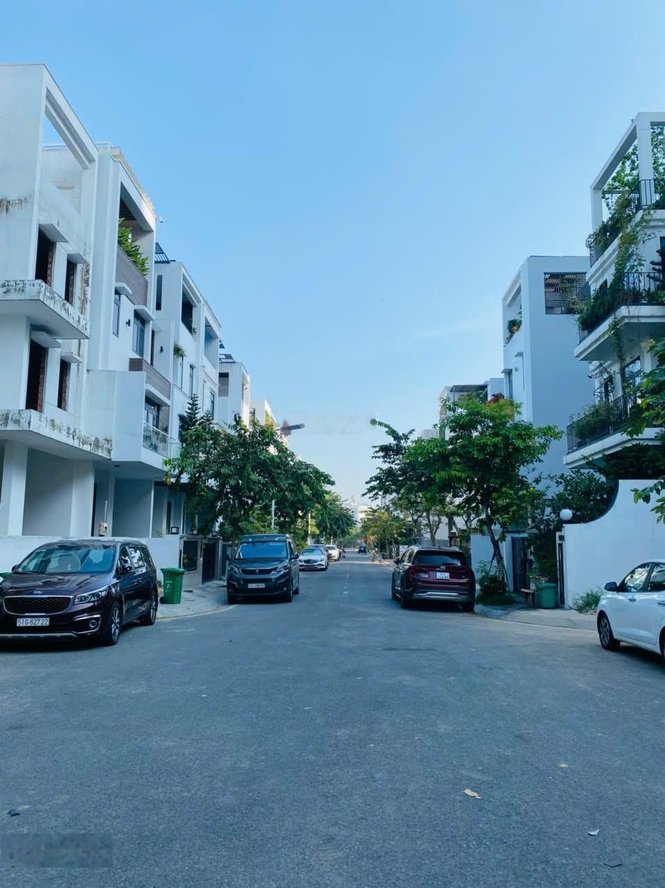 Bán biệt thự 9 x19 ngay trục Lương Định Của - Quận 2, Sổ hồng 0913083739