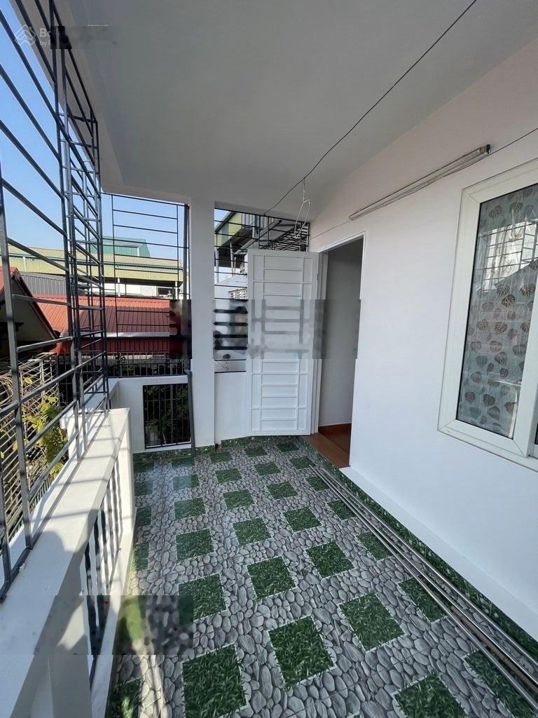 8,6tỷ Nhà Hồ Bồ Đề, 36m2, 5tầng, mặt tiền 4,6m. Vew Hồ, 20m ra hồ ô tô tránh.