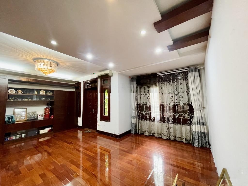 Chủ nhà đi nước ngoài - bán gấp - biệt thự đẳng cấp đội cấn - 140m2 - ngang 8.2 - giá siêu tốt