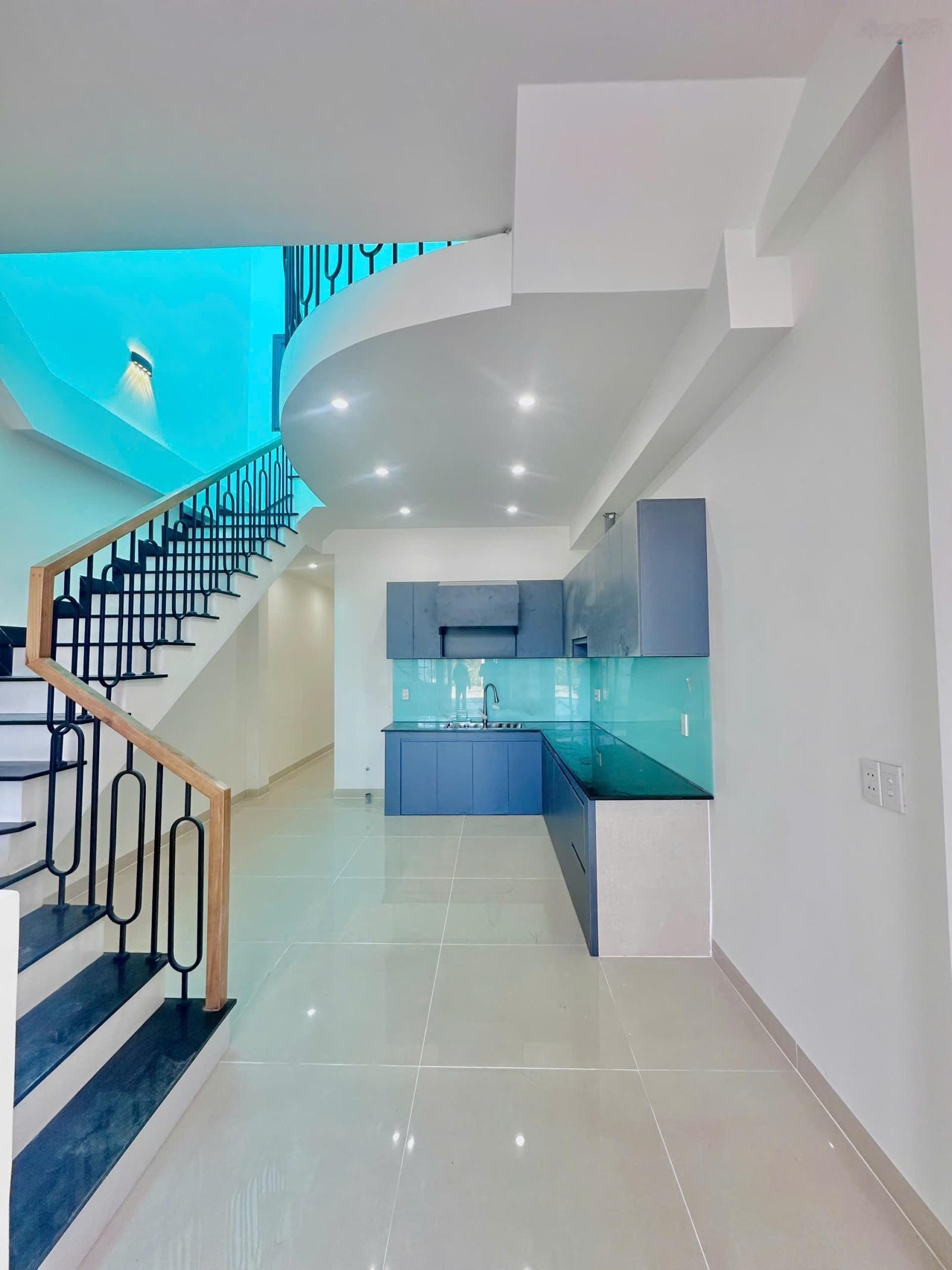 Bán gấp nhà 1 trệt 1 lầu sổ riêng thổ cư ngay chợ tân bình ngã 4 bến cá, cách kdl bửu long chỉ 10p