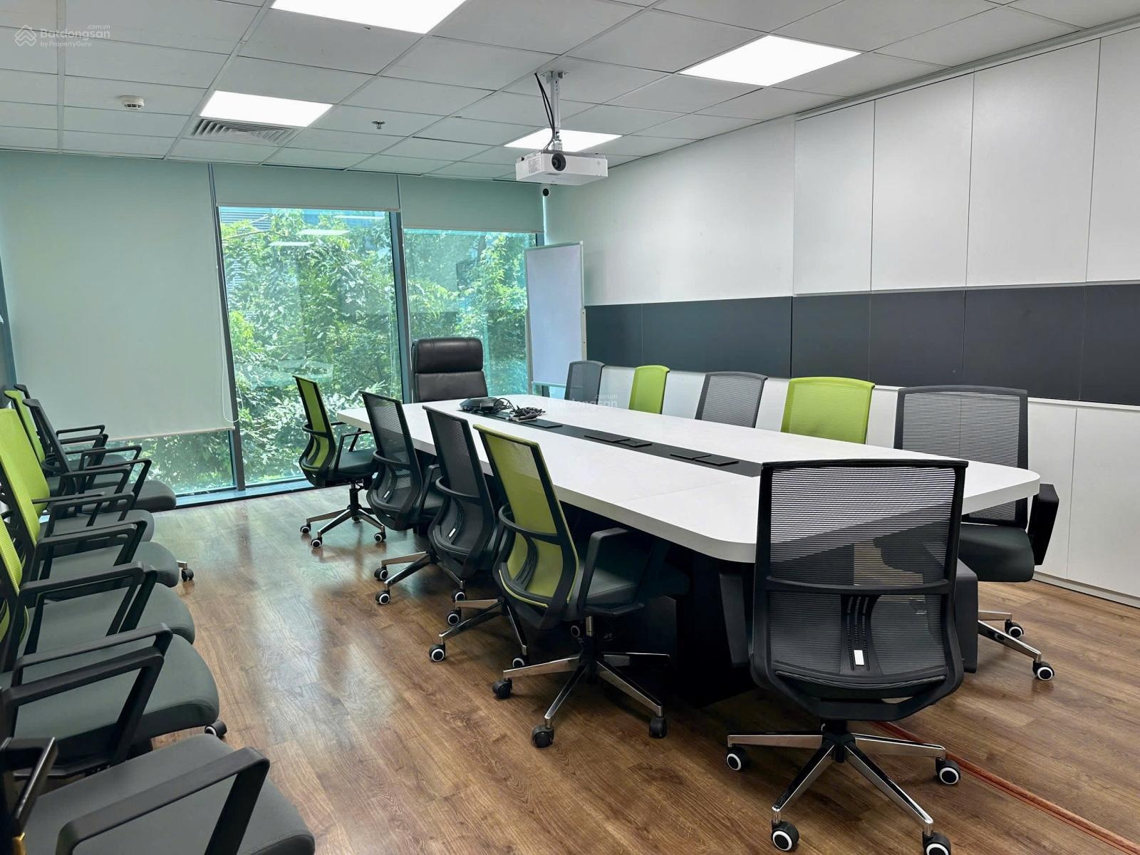 Cho thuê văn phòng 300m ngoại giao đoàn view đẹp, chỉ từ 8 usd/m