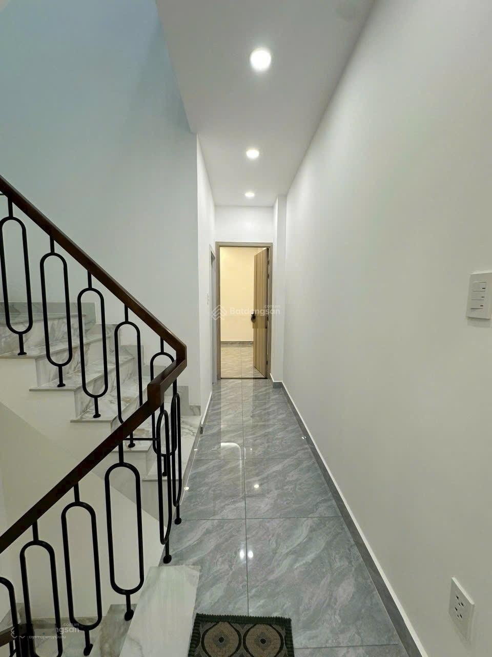 Nhà bán 4T mới 100%, 3,4 x 12m, 4PN, 3WC - Thiết kế hiện đại - hẻm thông, ô tô đậu 30m Âu Dương Lân