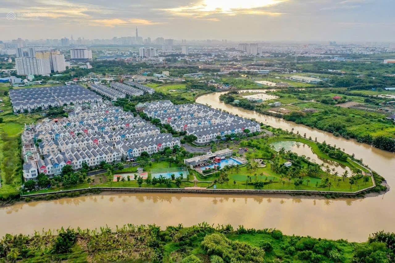 Cần bán gấp căn nhà phố GĐ2 Park Riverside liên hệ Tấn Giàu 0909121556