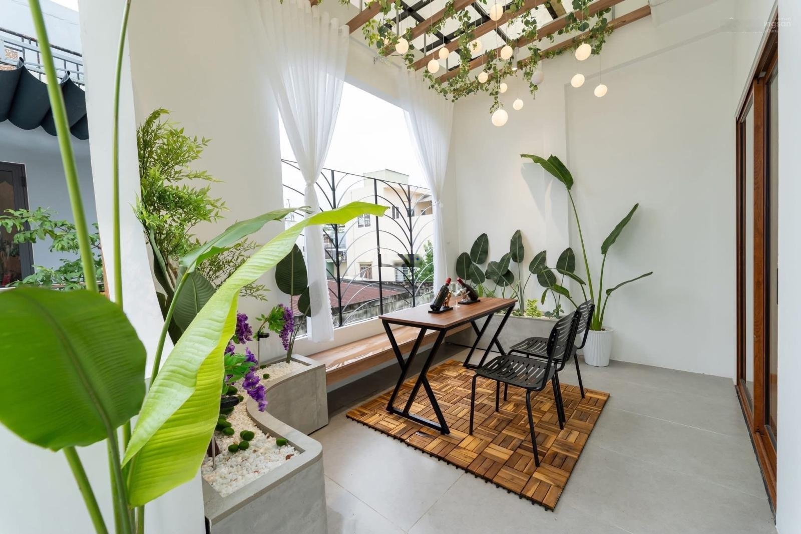 Bán Homestay 3 tầng + hồ bơi mới 100% Kiệt Lê Đình Lý, trung tâm Đà Nẵng, 4PN 4WC đầy đủ nội thất