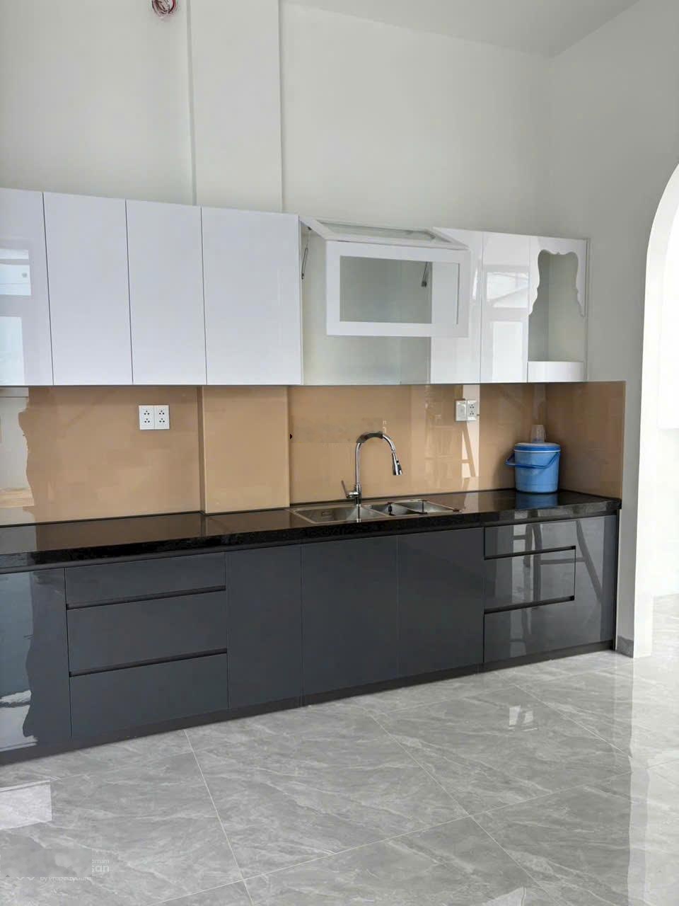 Nhà 1T2L 4PN 5WC hẻm xe hơi đường 102, P. Tăng Nhơn Phú A, DT 60m²/6.99 tỷ TL.