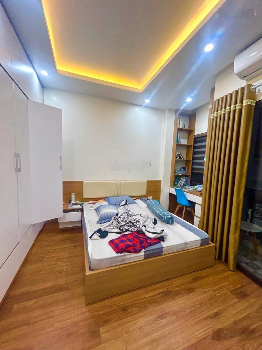 Bán nhà phân lô ngay vincom phạm ngọc thạch, 37m - 4 tầng, ngõ 4m, cách ô tô 20m