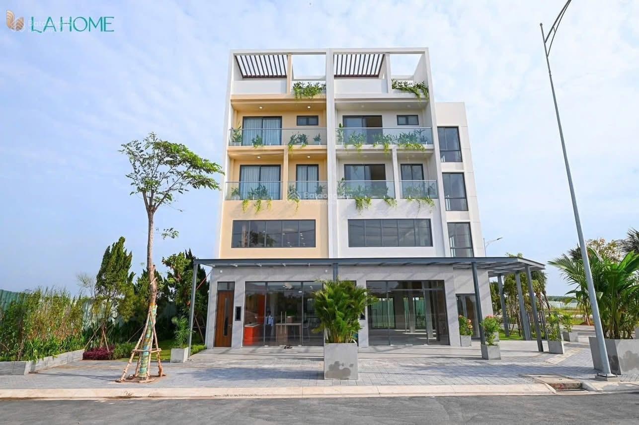 Nhà phố xây sẵn 3 tầng ân hạn lãi gốc 24 tháng liền kề Mai Bá Hương Bình Chánh 25% TT giãn 9 tháng