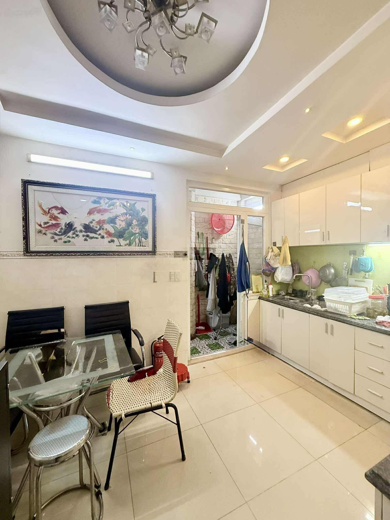 Nhà tân bình 4 tầng, 40m2, 4 pn không qh giá 5 tỷ 1 tl