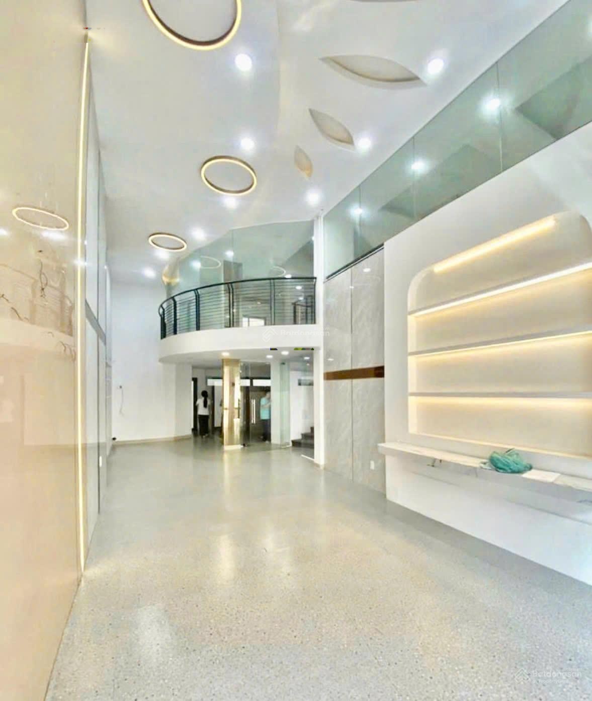 Cho thuê tòa nhà 7 tầng mặt tiền nguyễn kim, quận 10 thang máy pccc