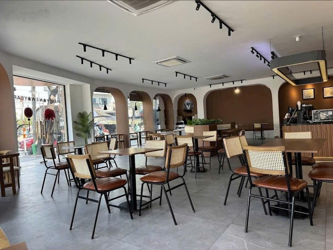 Bán gấp mặt tiền Hậu Giang P6 Quận 6, DT 7 x18m, kết cấu 6 tầng, giá bán chỉ 65 tỷ