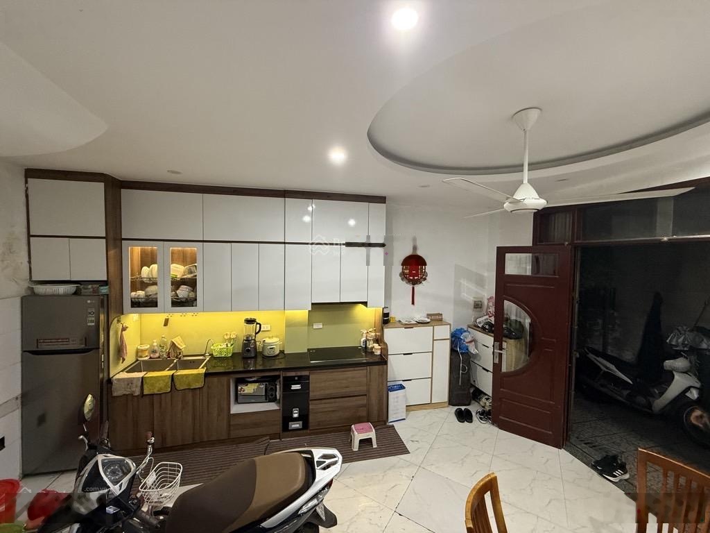 - bán nhà Minh Khai - Mai Động 36m ( sổ đỏ chính chủ ,ko qh ) 6ty8 + 3 ngủ Sân cổng để xe riêng