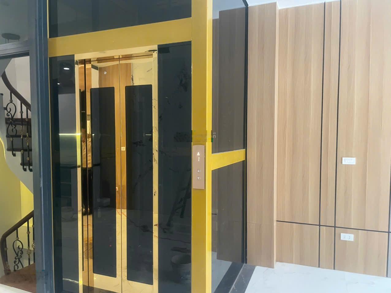 Bán nhà mặt đê trần khát chân 80m² 5 tầng thang máy kinh doanh đỉnh cao